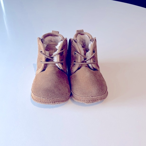 UGG Baby Neumel boots size 4/5 - Picture 2 of 6